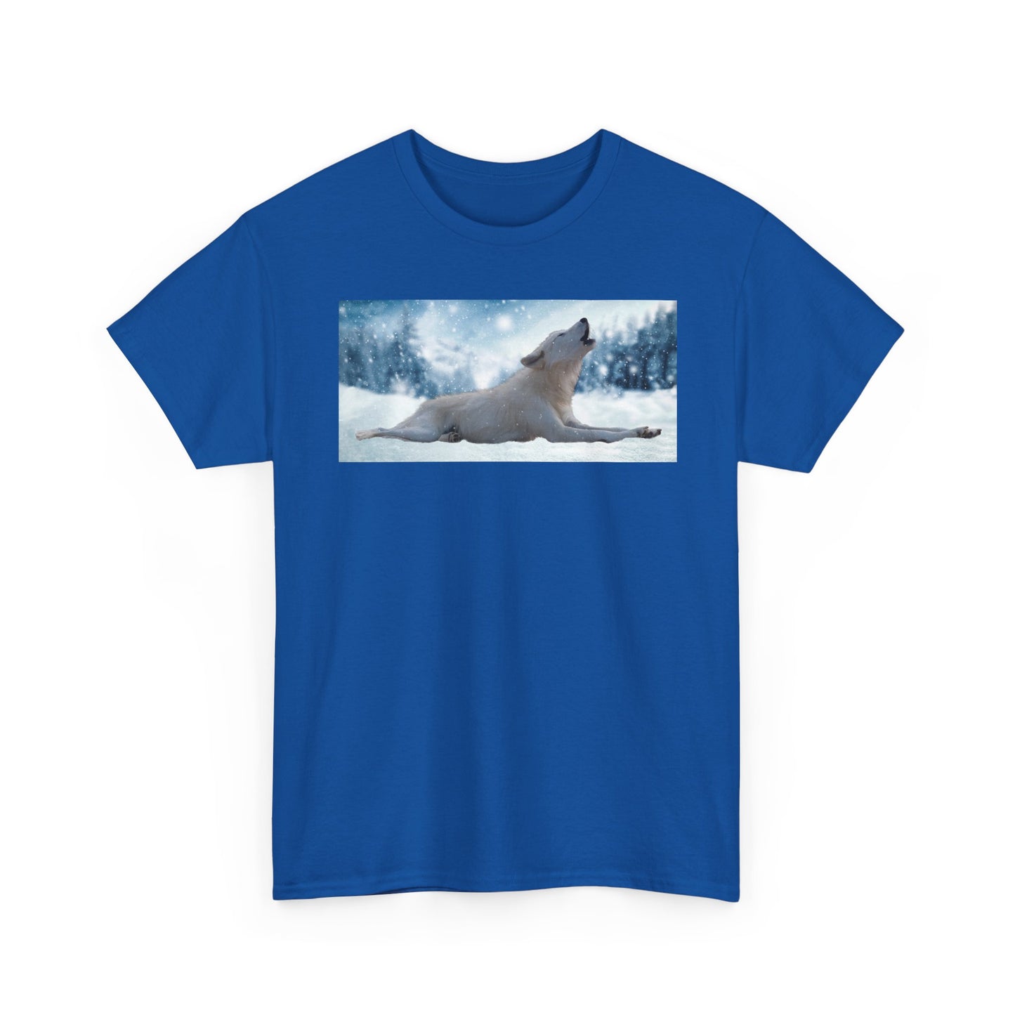 Howling Arctic Wolf in snow -T‑Shirt