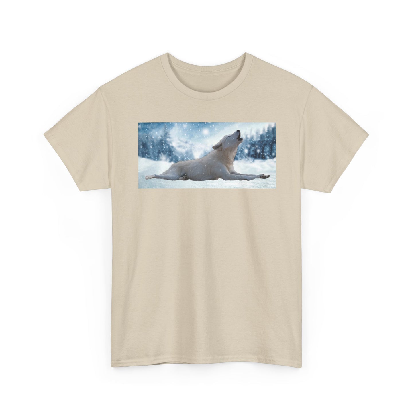 Howling Arctic Wolf in snow -T‑Shirt