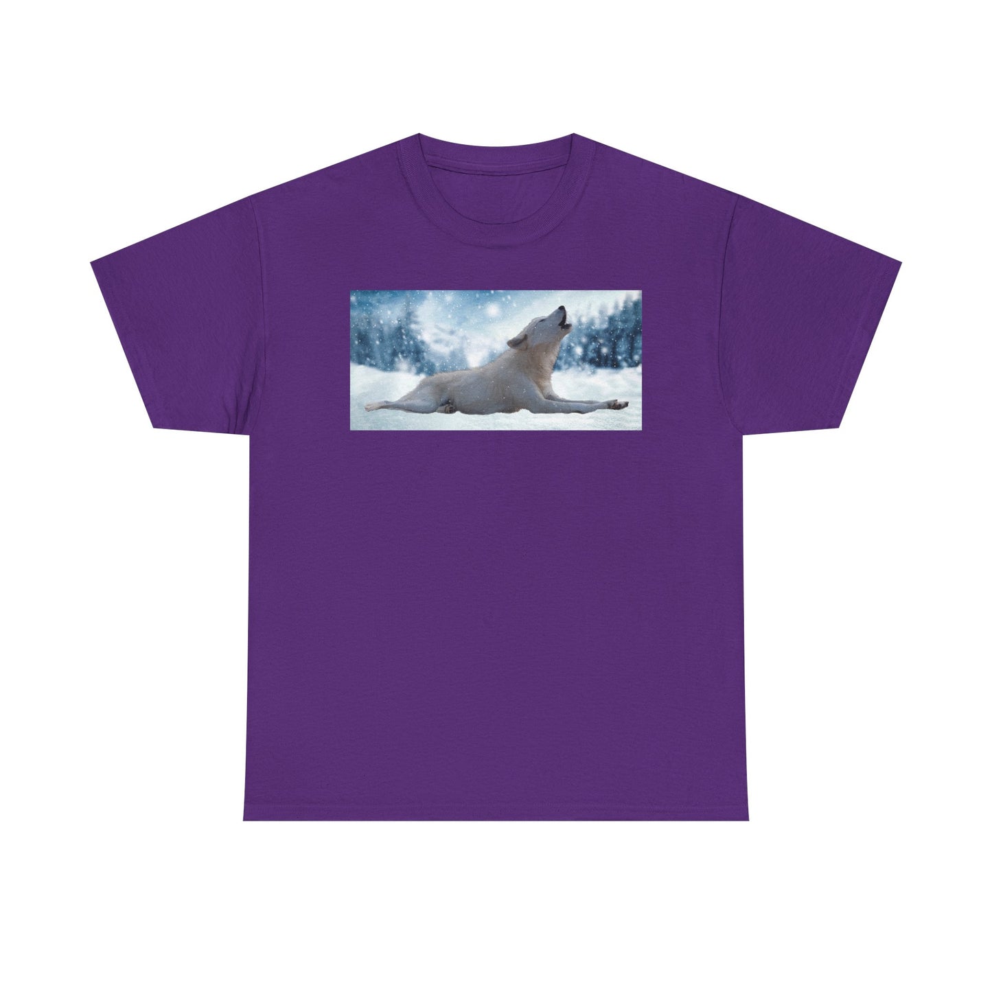 Howling Arctic Wolf in snow -T‑Shirt