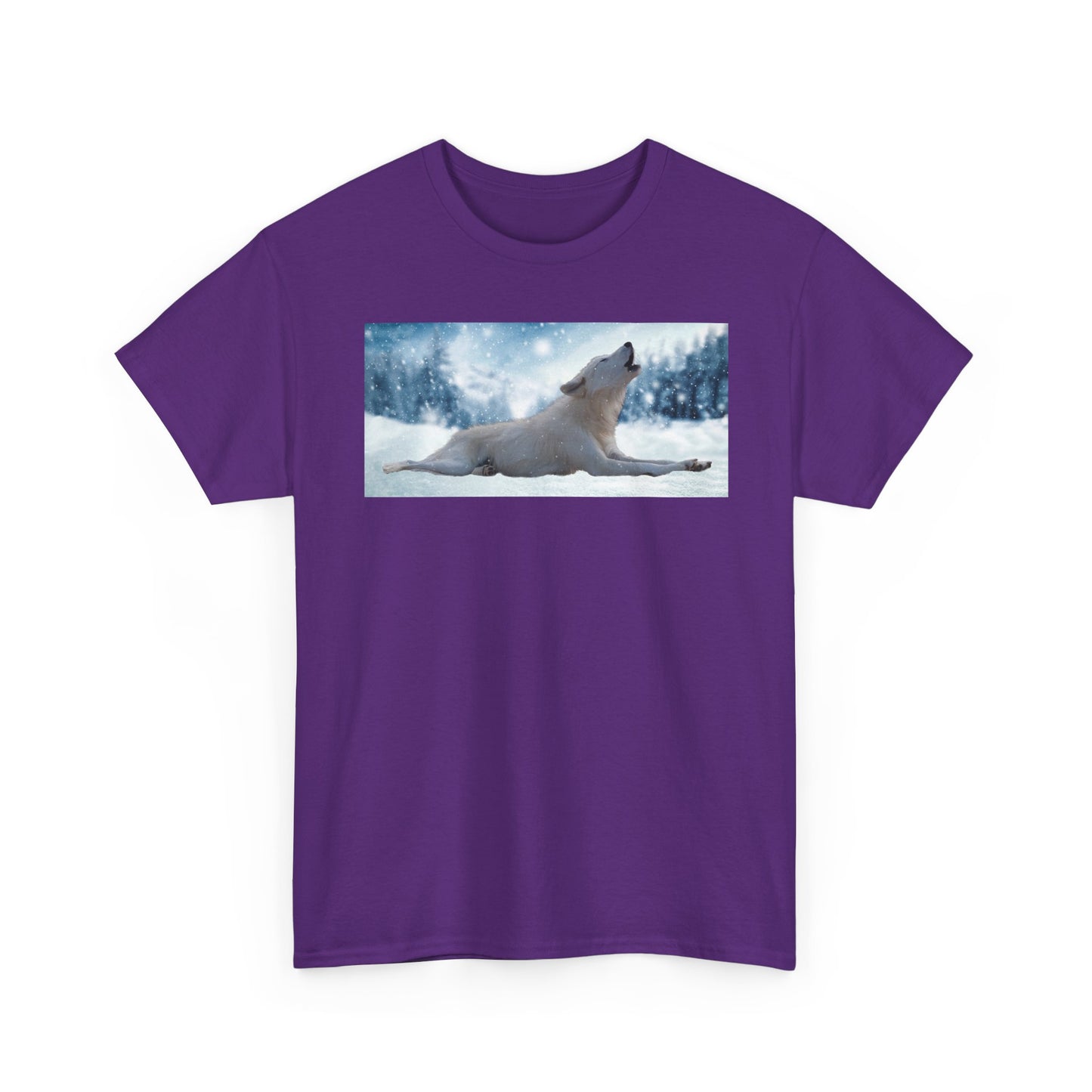 Howling Arctic Wolf in snow -T‑Shirt