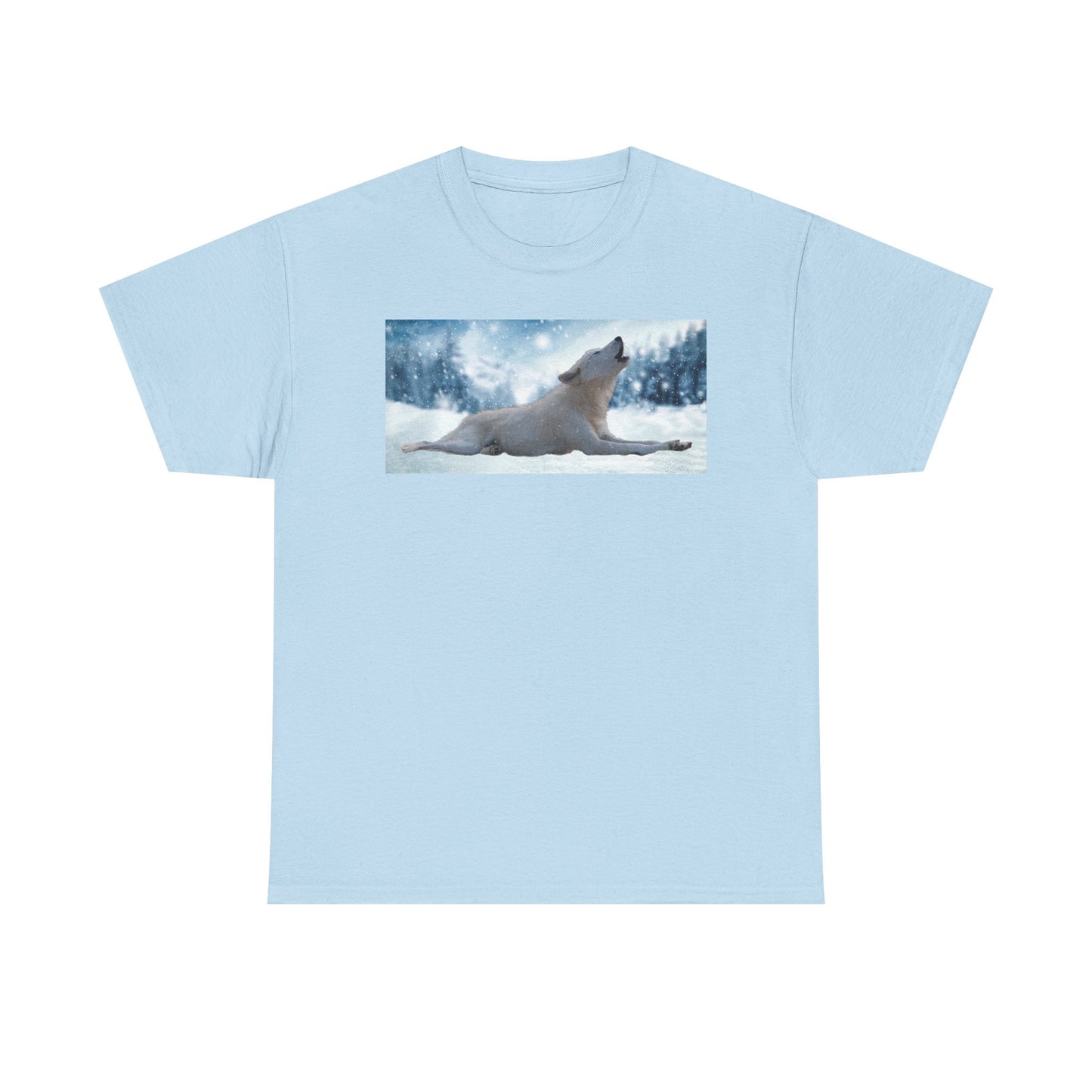 Howling Arctic Wolf in snow -T‑Shirt