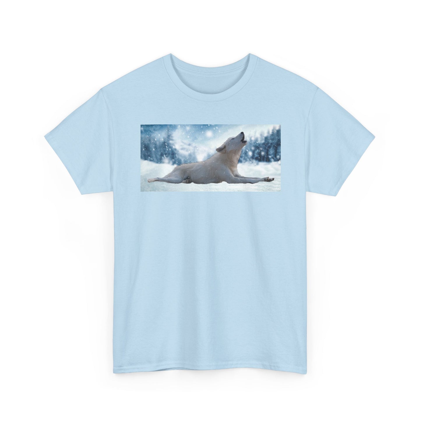 Howling Arctic Wolf in snow -T‑Shirt