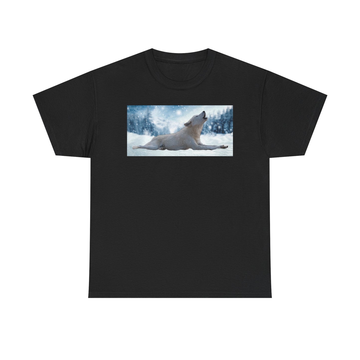 Howling Arctic Wolf in snow -T‑Shirt