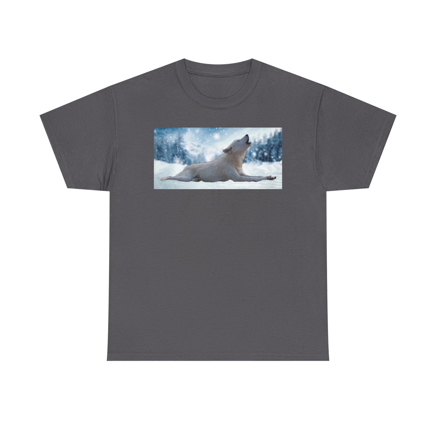 Howling Arctic Wolf in snow -T‑Shirt