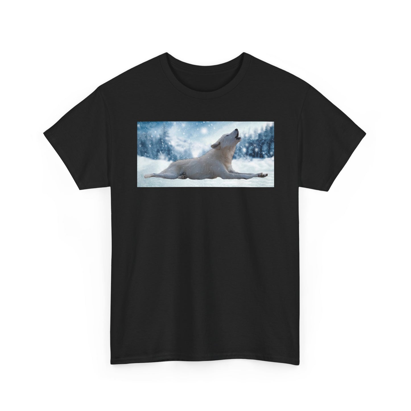 Howling Arctic Wolf in snow -T‑Shirt